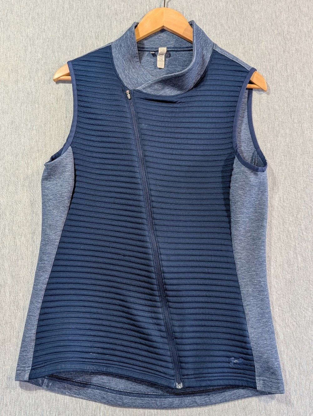Under Armour Asymmetrical Zip Vest Women's Medium Blue Cold Gear